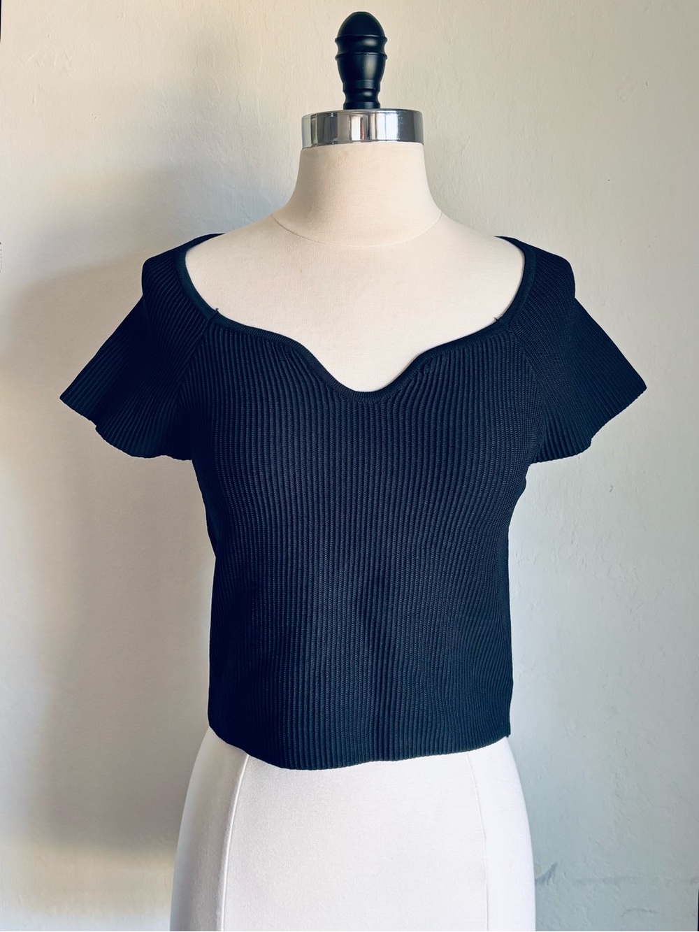 Ribbed Black Sweetheart Front Crop Top Short Sleeves, Size XXS